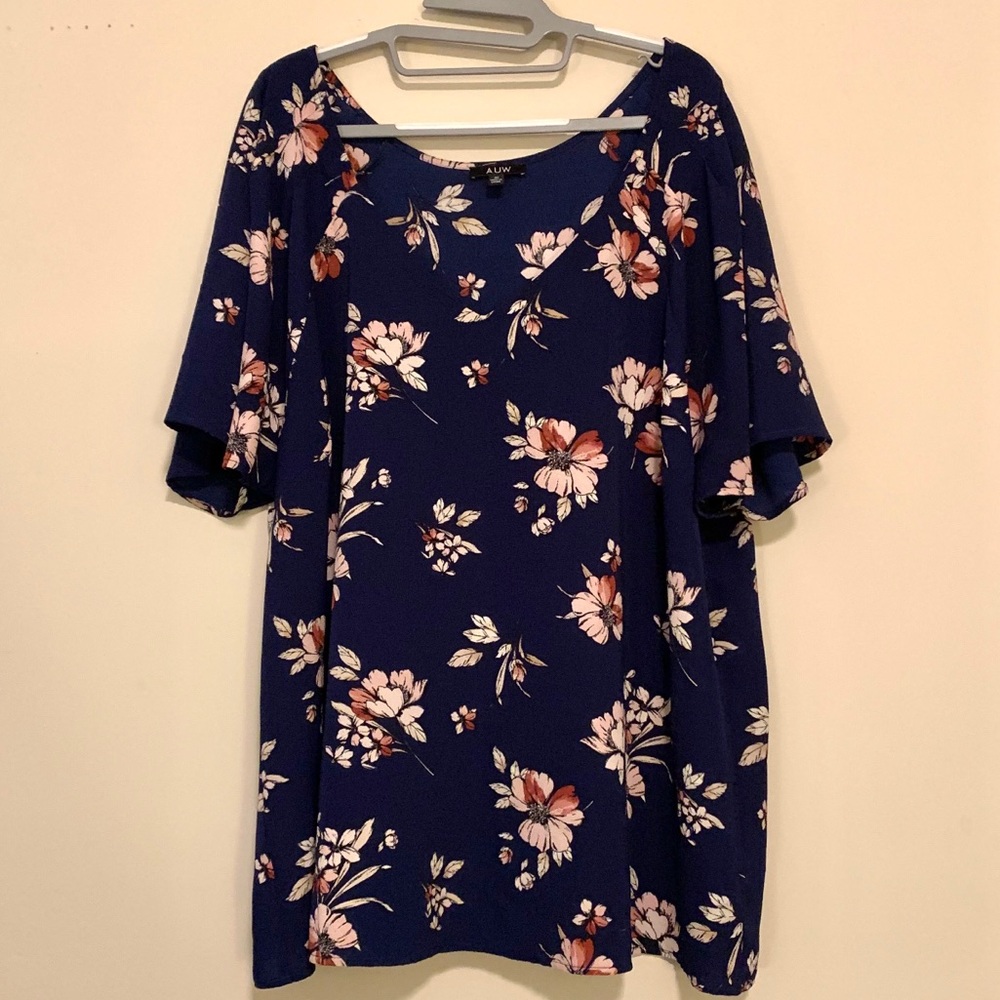 A.U.W. 3X Navy Floral V-Neck Top
